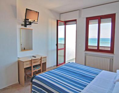 hotelpalmarosa it promozione-agosto-al-mare-a-roseto-degli-abruzzi-in-hotel-con-spiaggia-inclusa-e-camere-spaziose 013