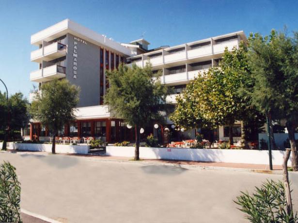hotelpalmarosa en discount-vacation-in-beachfront-hotel-in-roseto-degli-abruzzi 016