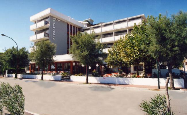 hotelpalmarosa en super-promotion-in-july-at-seaside-hotel-in-roseto-degli-abruzzi-with-beach 011
